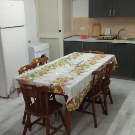 Accommodatie bij particulieren Summer With Private Bathroom San Ġwann